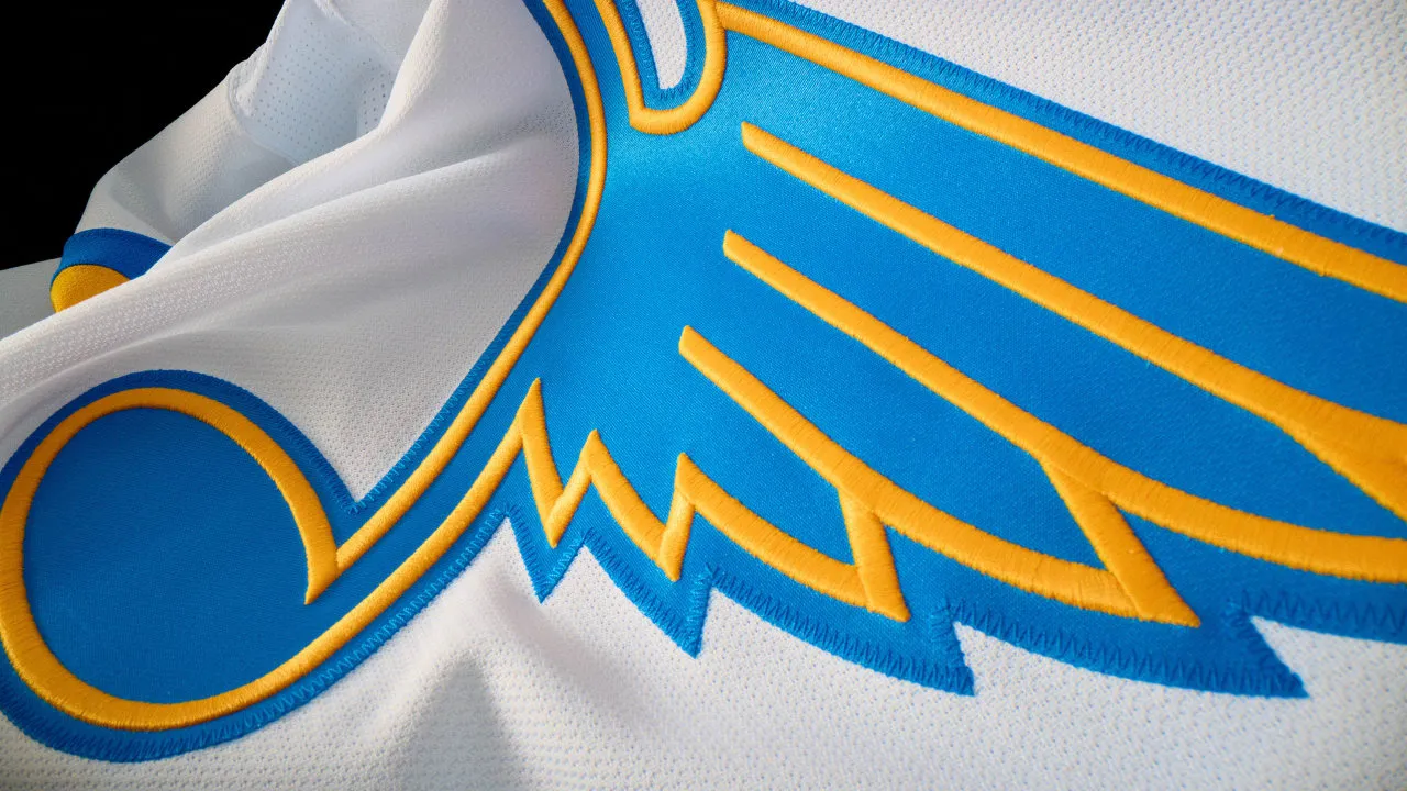 Blues Luncurkan Seragam Utama Baru Terinspirasi dari Jersey Winter Classic