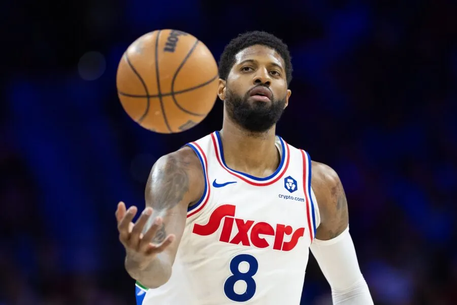 Forward Sixers Paul George Jalani Operasi Lutut Setelah Cedera Latihan